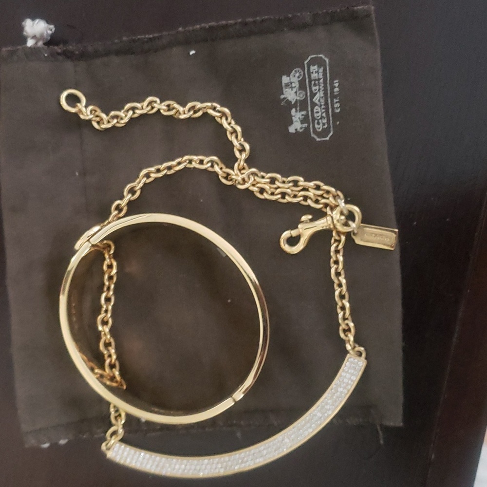 Necklace and bracelet set